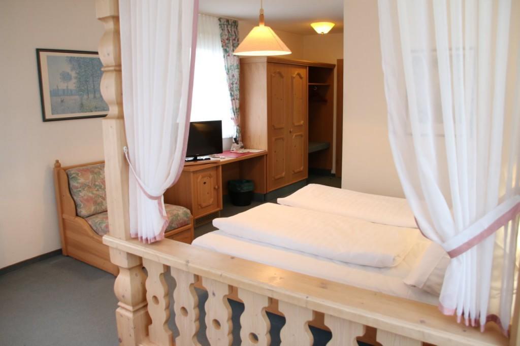 Landgasthof Hotel Bechtel Zella Esterno foto